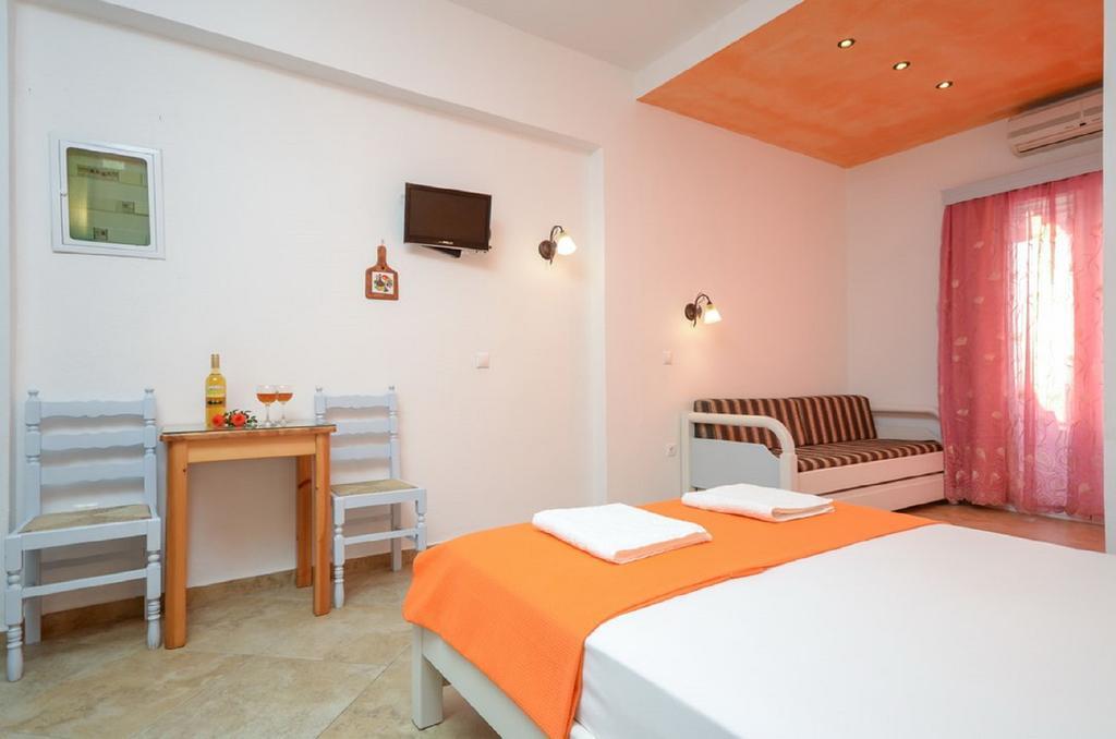 Sofia Studios Agia Anna  部屋 写真