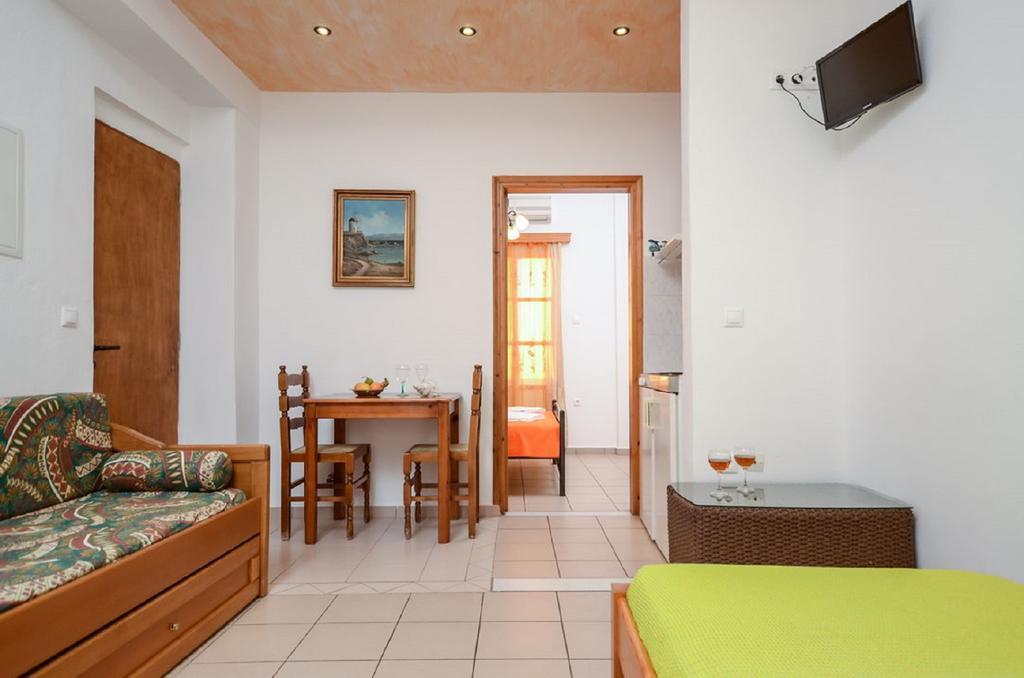 Sofia Studios Agia Anna  部屋 写真